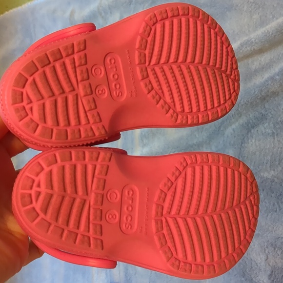 Toddler 8 pink Croc sandals - Picture 3 of 3